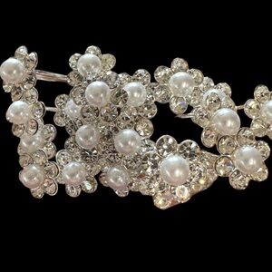 Elegant Pearl and Crystal Floral Hair Accessory Wedding Bridal Accessories